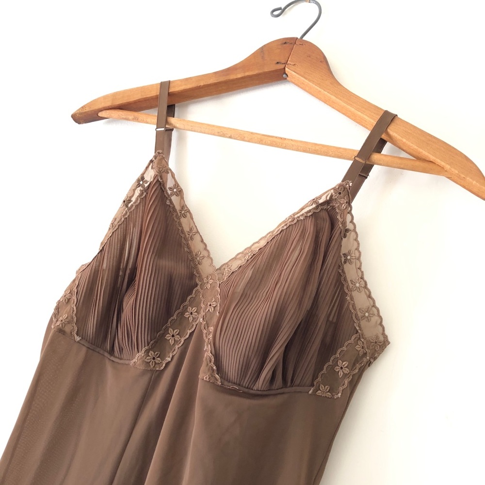 🆕 Rogers Run-proof 50’s nylon slip